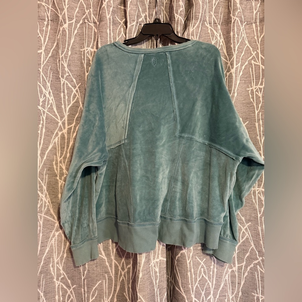Like New Oversized FP Movement Velour Sweatshirt size Medium - Picture 3 of 4